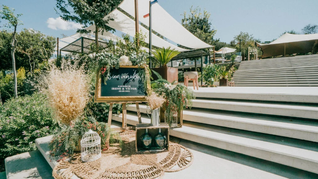 Un escenario que no se parece a un salón de bodas